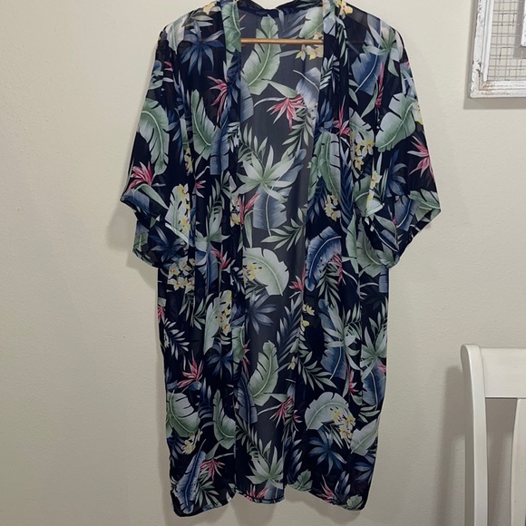 Other - SALE Sheer 3/4 Sleeve Women’s Tropical Print Kimono 🌴 One Size